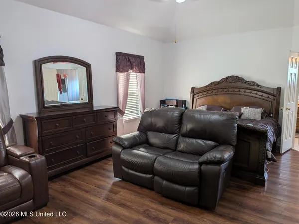 $460,000 | 6110 Nellwood Drive, Olive Branch, MS 38654