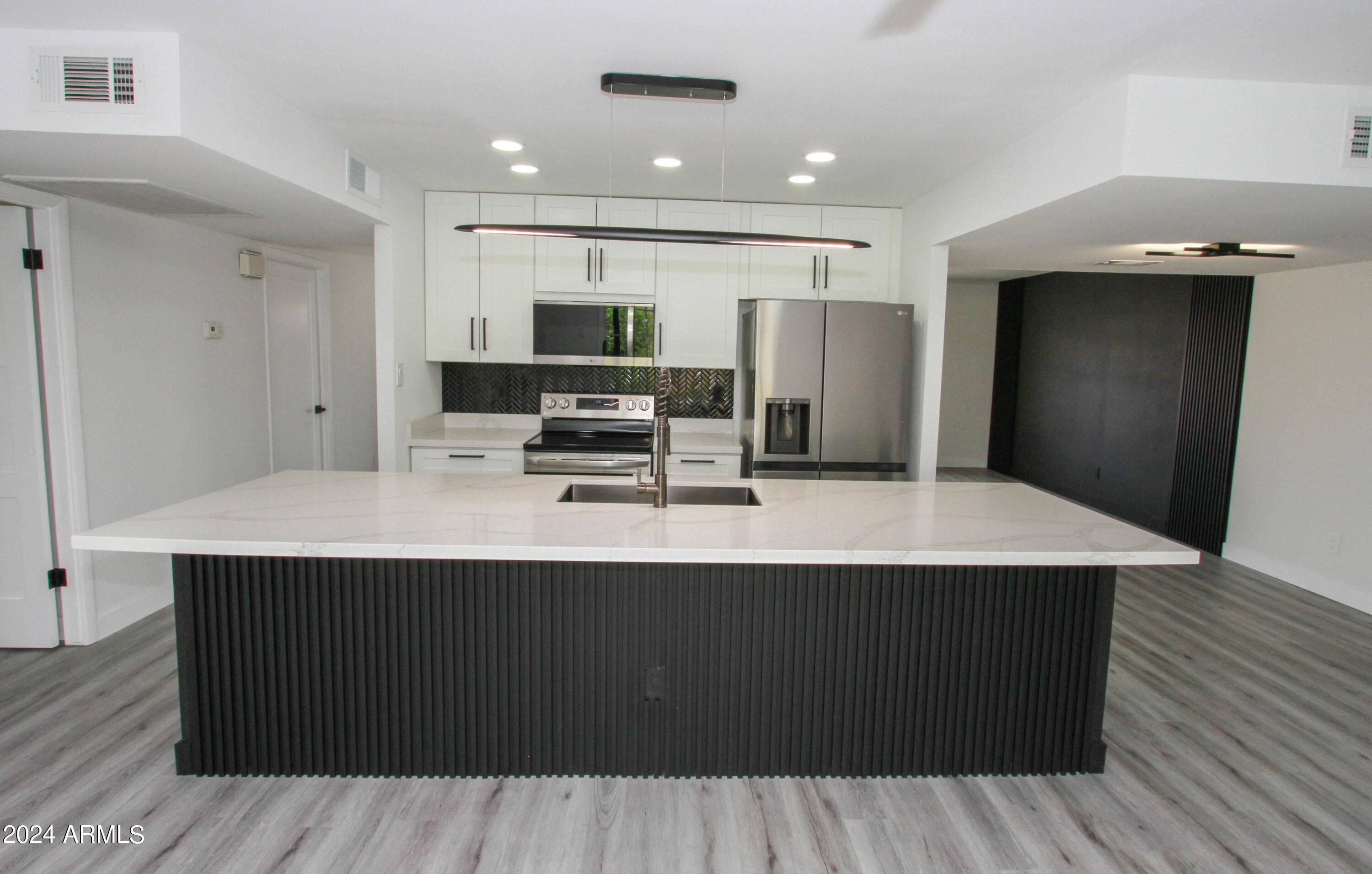3442 West Hearn Road Phoenix, AZ 85053 - Photo 14 of 58 3442 W Hearn RD-15
