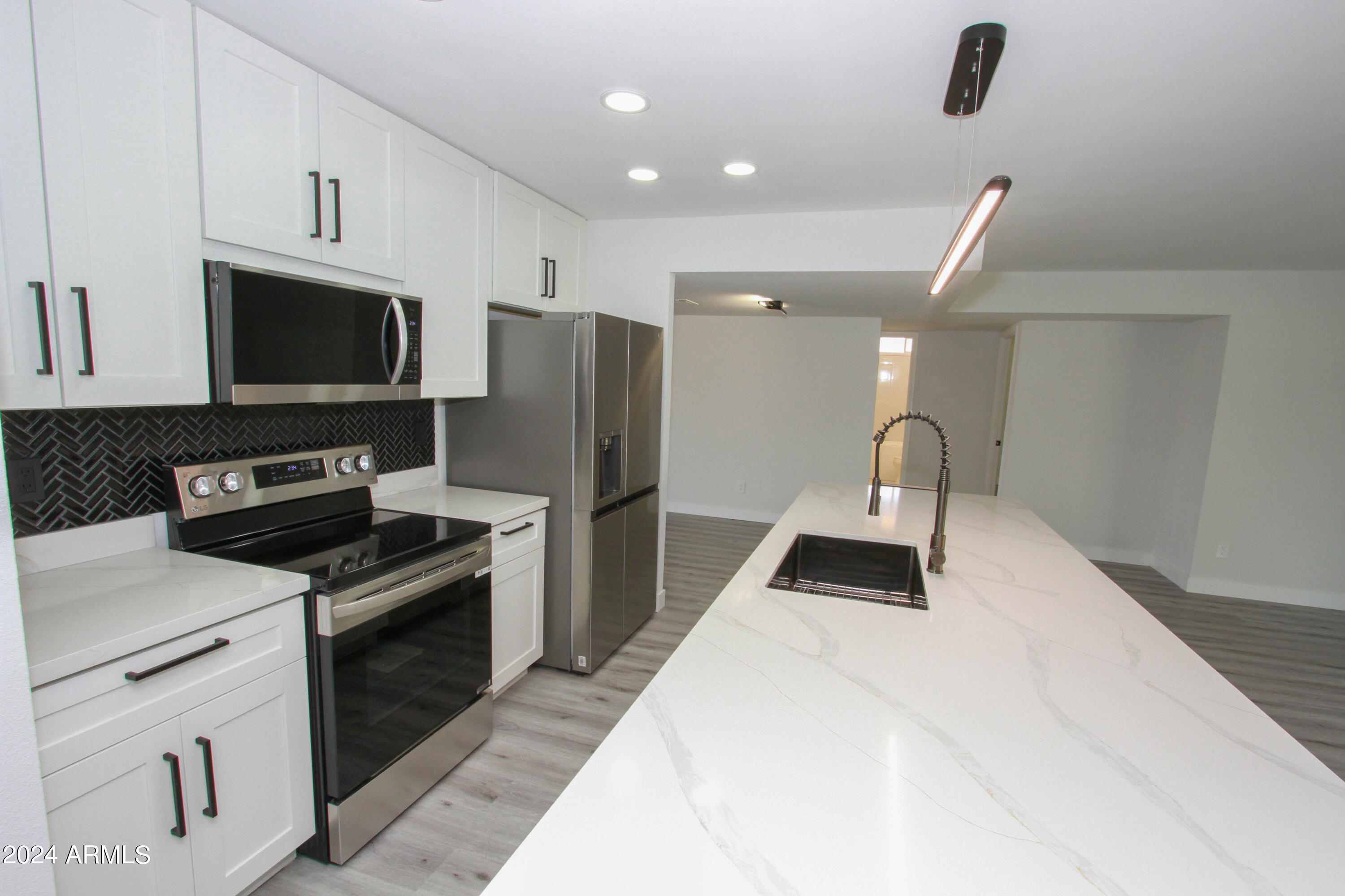 3442 West Hearn Road Phoenix, AZ 85053 - Photo 16 of 58 3442 W Hearn RD-17