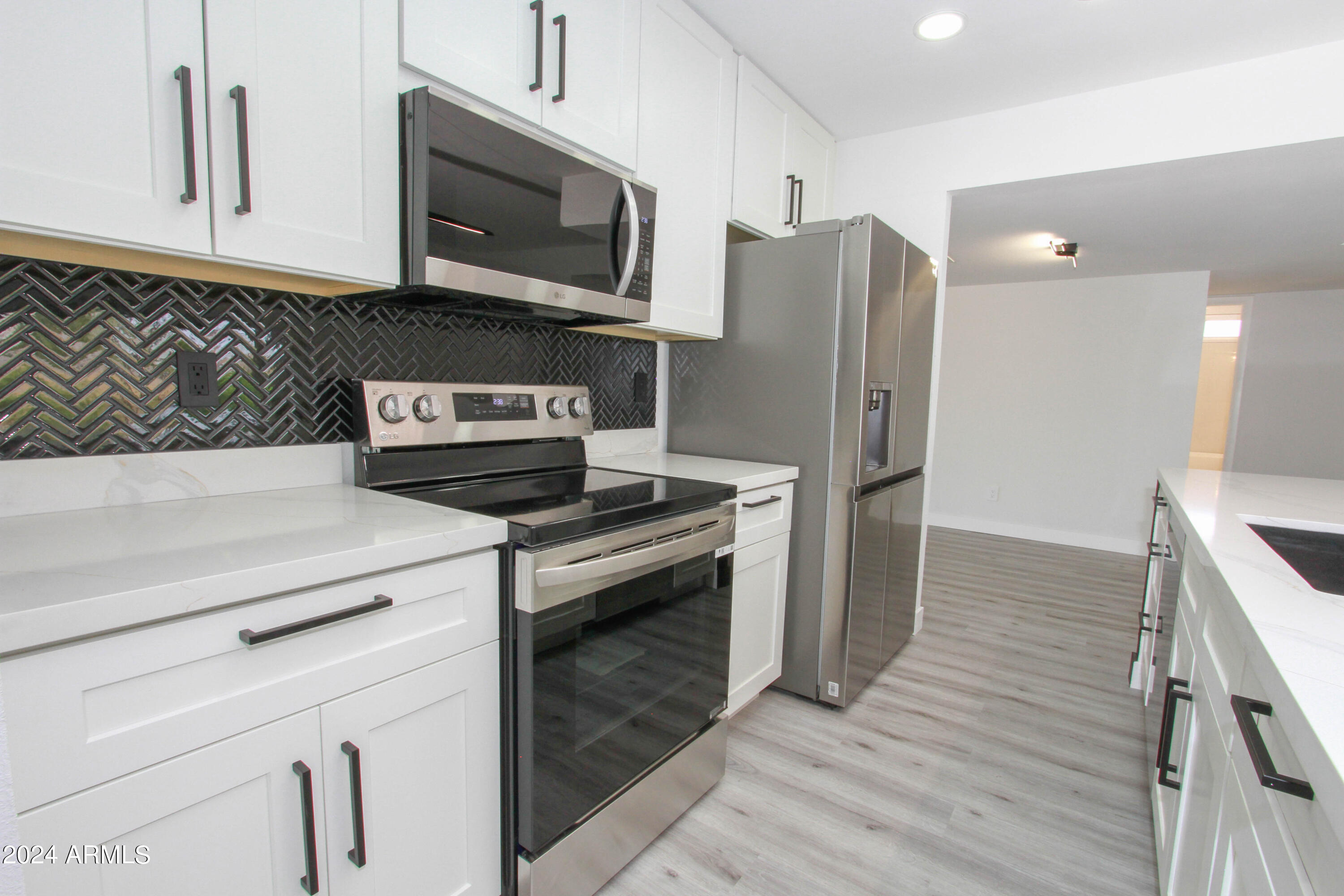 3442 West Hearn Road Phoenix, AZ 85053 - Photo 19 of 58 3442 W Hearn RD-20