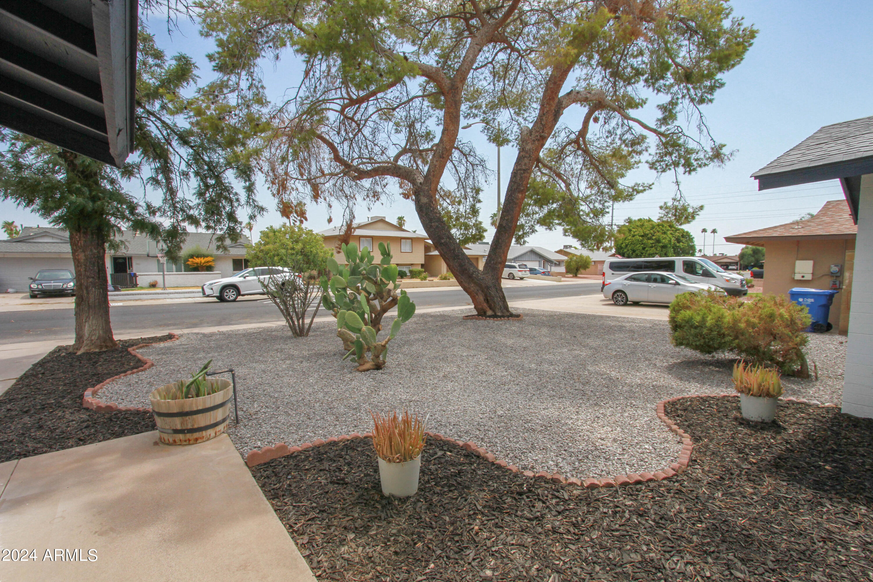 3442 West Hearn Road Phoenix, AZ 85053 - Photo 6 of 58 3442 W Hearn RD-6