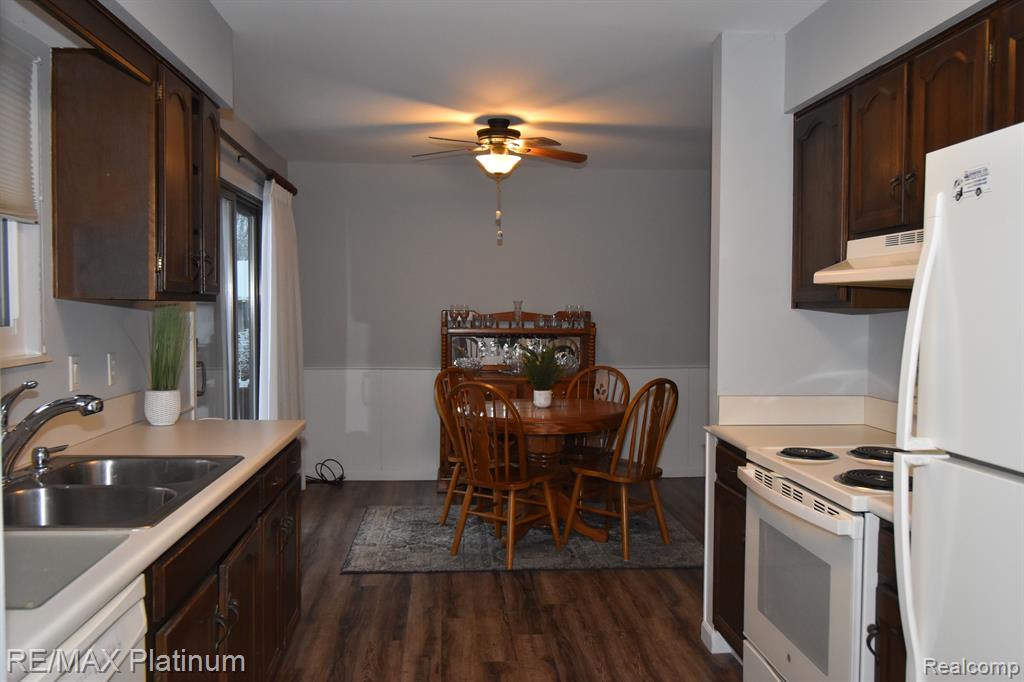 2515 North Long Lake Road Fenton, MI 48430 - Photo 4 of 26