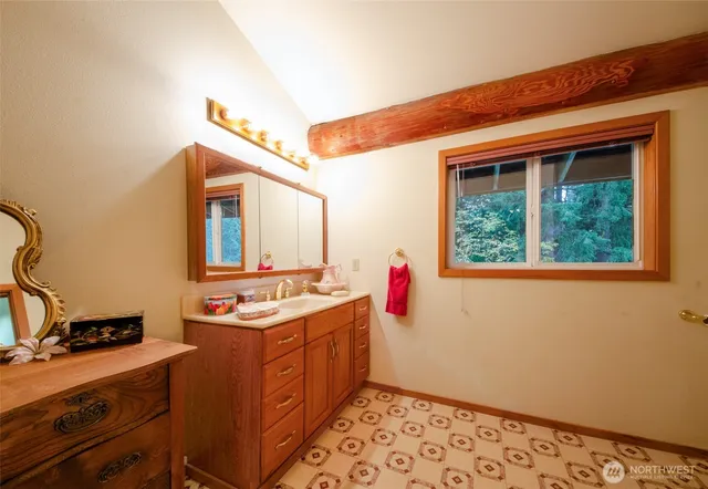 $1,900,000 | 201 Jylha Road, Rochester, WA 98579