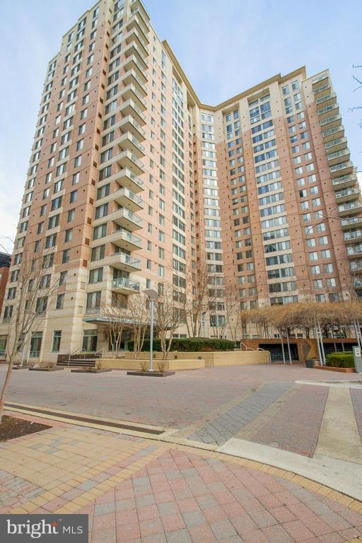 851 North Glebe Road, Unit 1609 Arlington, VA 22203 - Photo 1 of 28 Exterior (General)