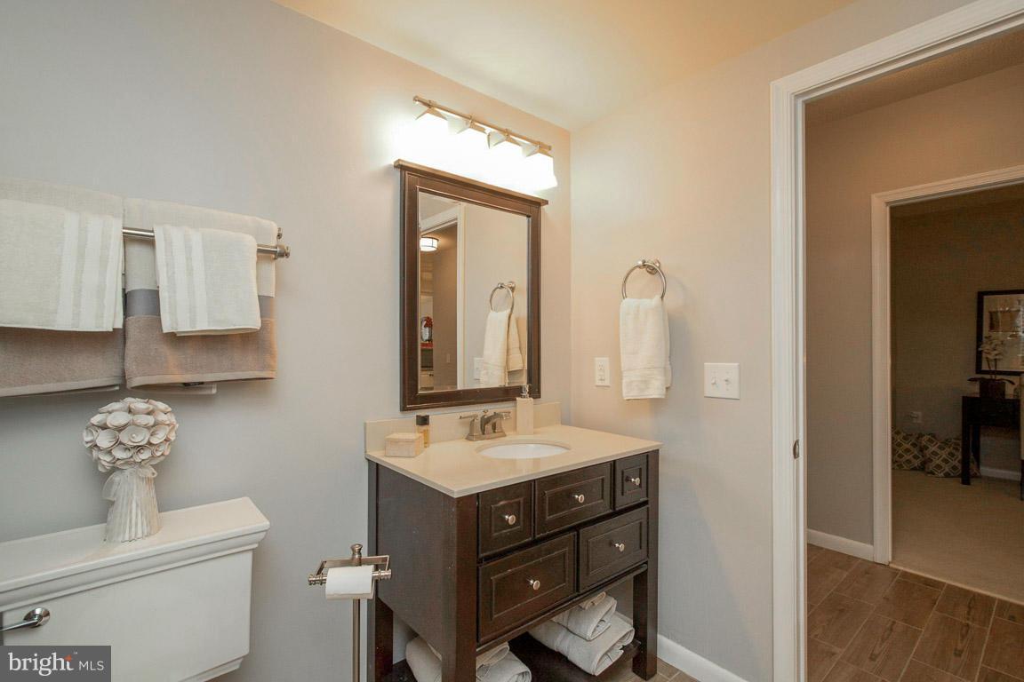851 North Glebe Road, Unit 1609 Arlington, VA 22203 - Photo 14 of 28 Bath