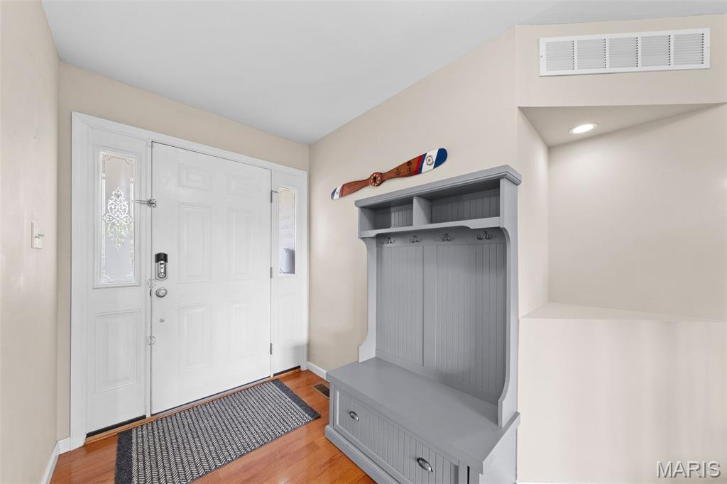 4344 Northpoint Circle St. Louis, MO 63129 - Photo 2 of 44