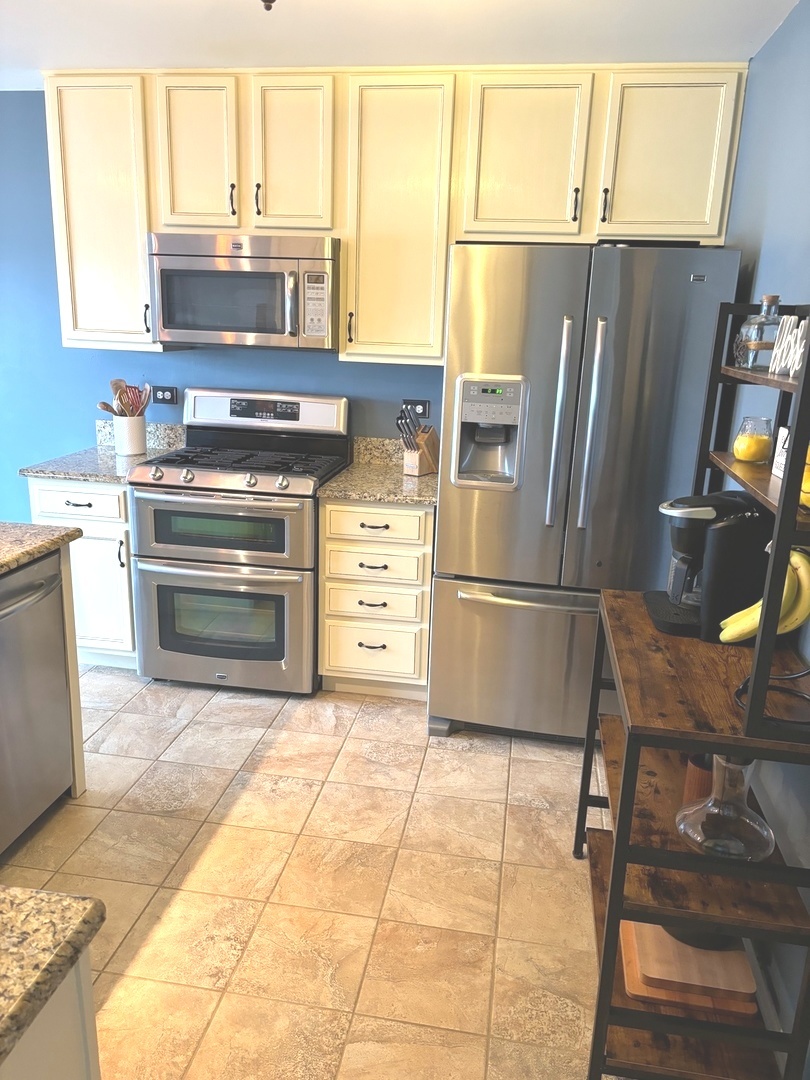 614 Benton Road Lake Villa, IL 60046 - Photo 5 of 31 Gallery Image 5