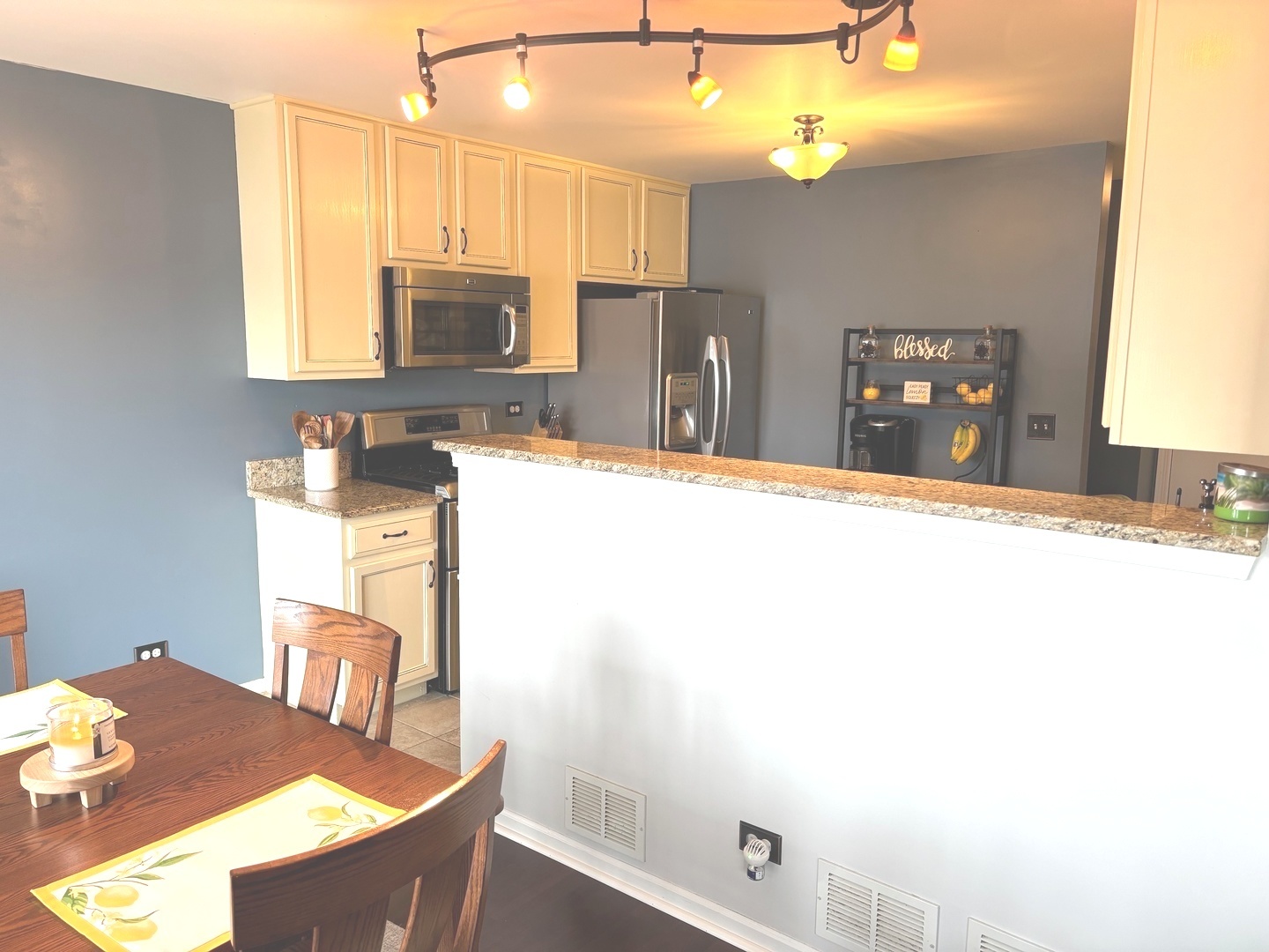 614 Benton Road Lake Villa, IL 60046 - Photo 7 of 31 Gallery Image 7