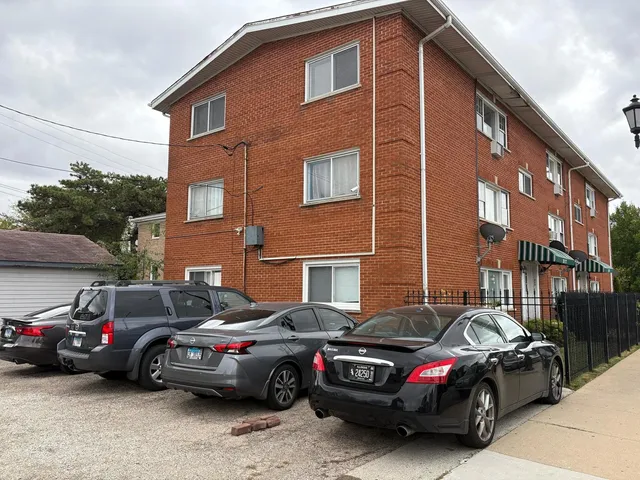 $148,000 | 3117 South Laramie Avenue, Unit 3N, Cicero, IL 60804