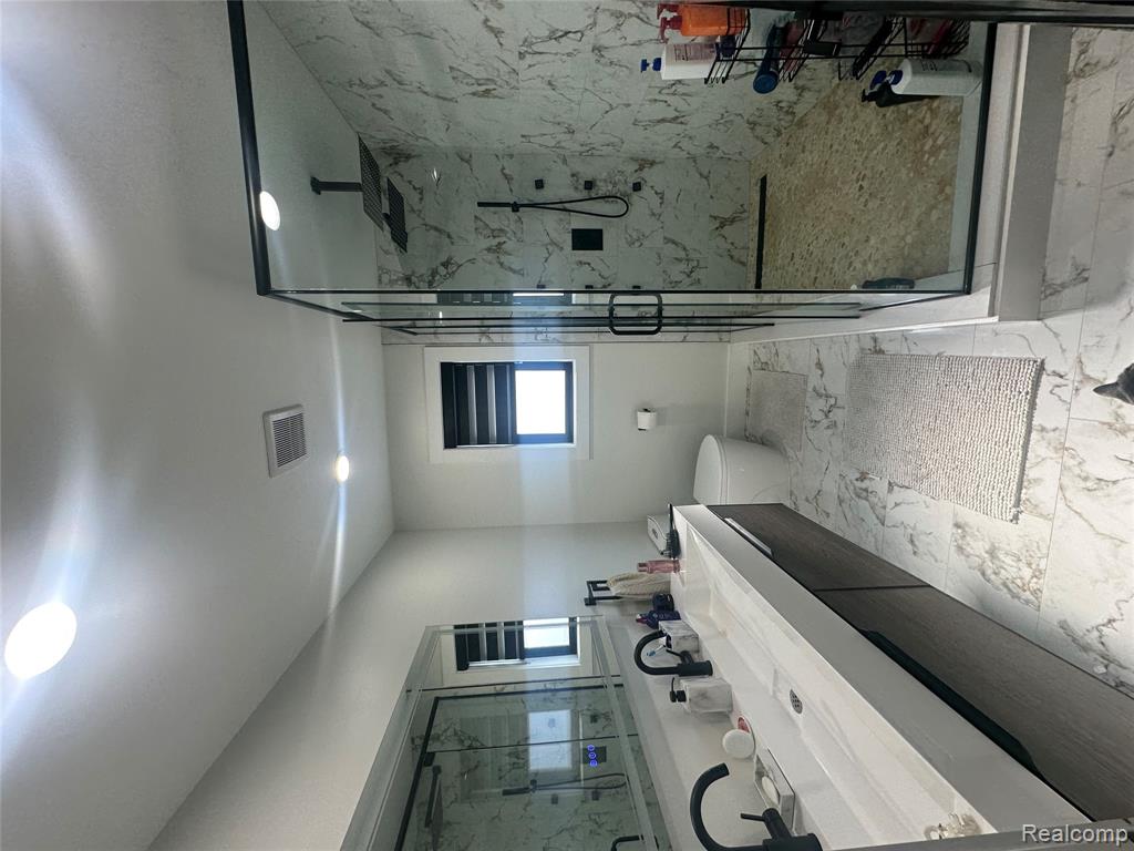 23926 Oak Street Dearborn, MI 48128 - Photo 11 of 20