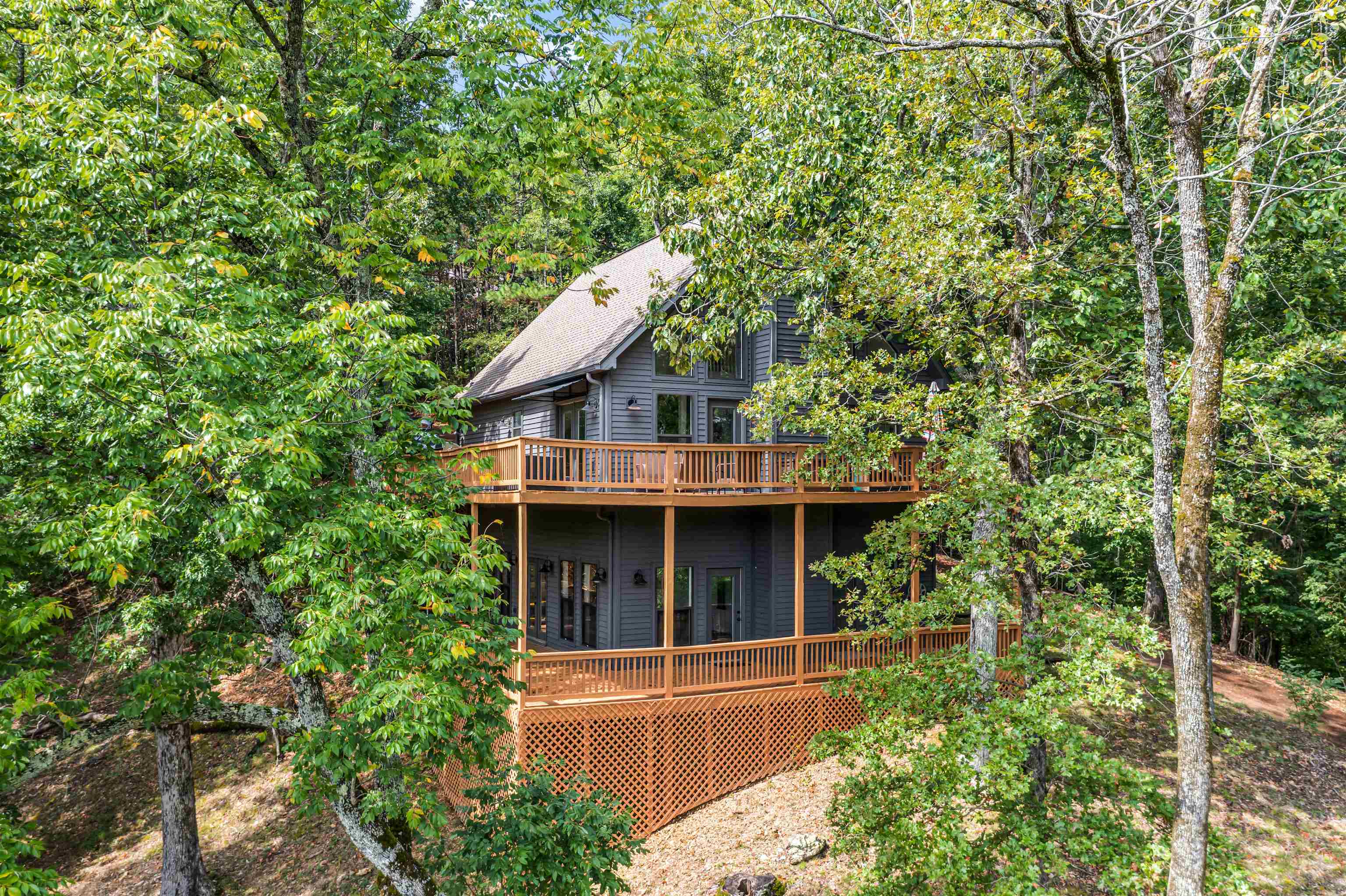 70 Point Clear Cove Savannah, TN 38372 - Photo 2 of 25 Front view of home featuring 2 story porches that overlook year round water views.