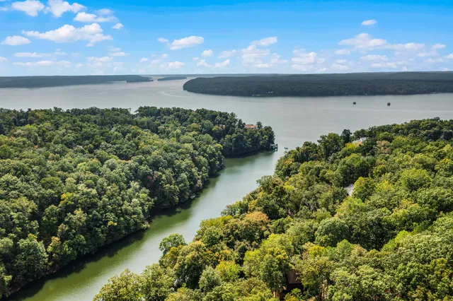 $585,000 | 70 Point Clear Cove, Savannah, TN 38372
