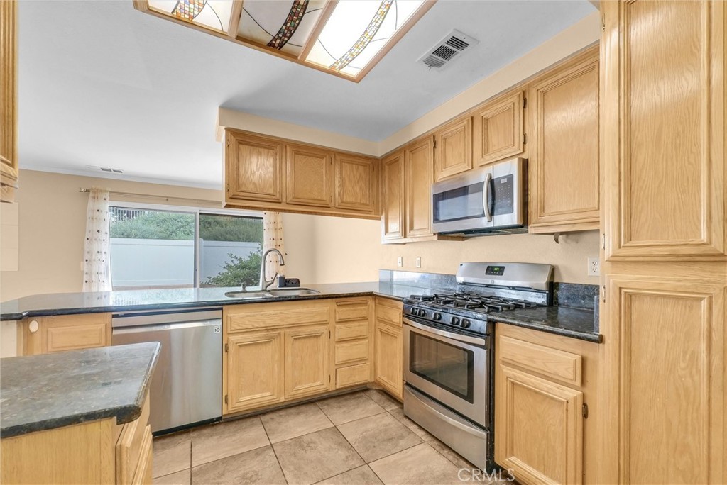 19121 Broken Bow Drive Riverside, CA 92508 - Photo 15 of 35