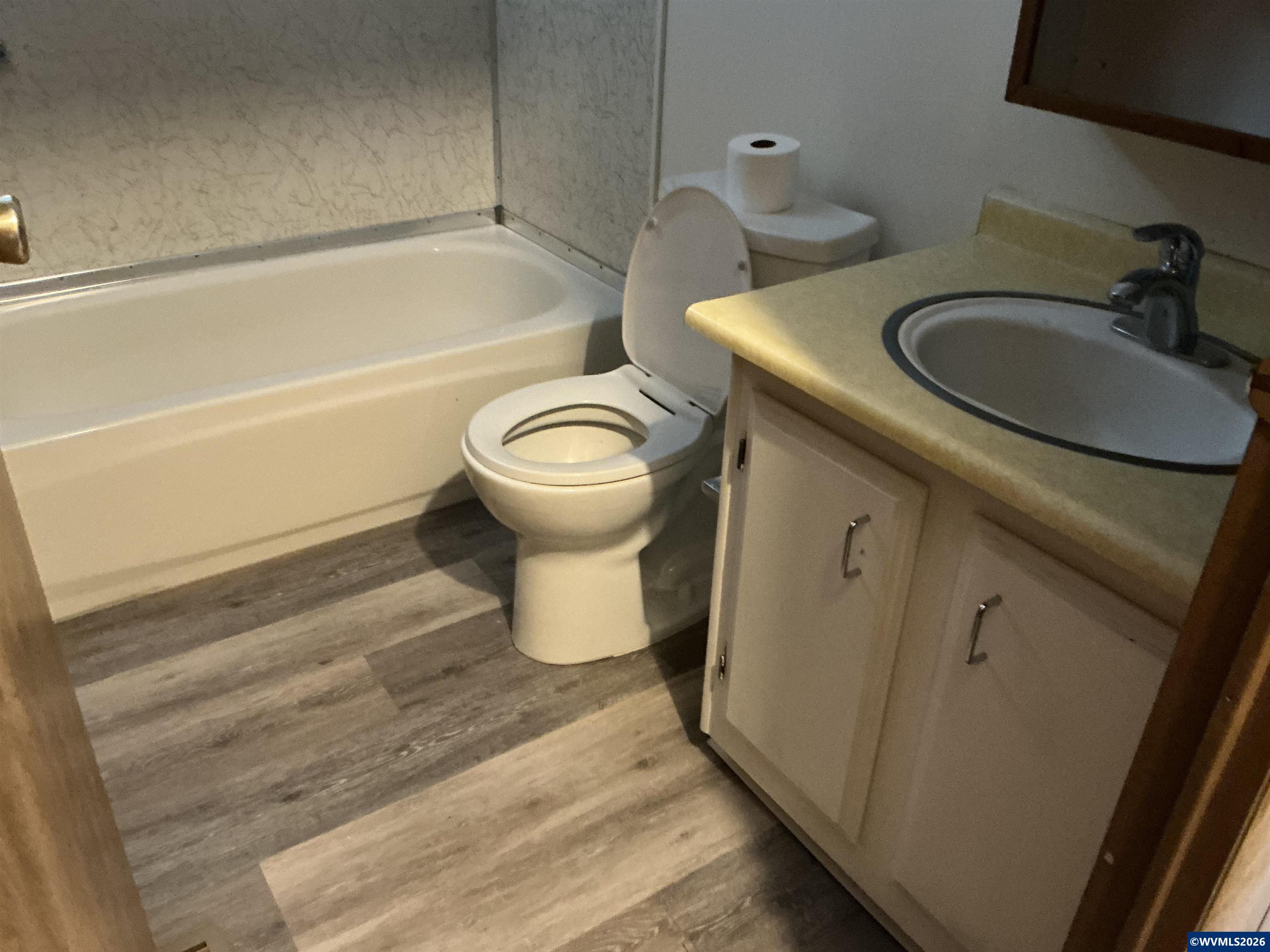 5422 Portland Road Northeast, Unit 67 Salem, OR 97305 - Photo 44 of 45 a bathroom with a sink and a toilet