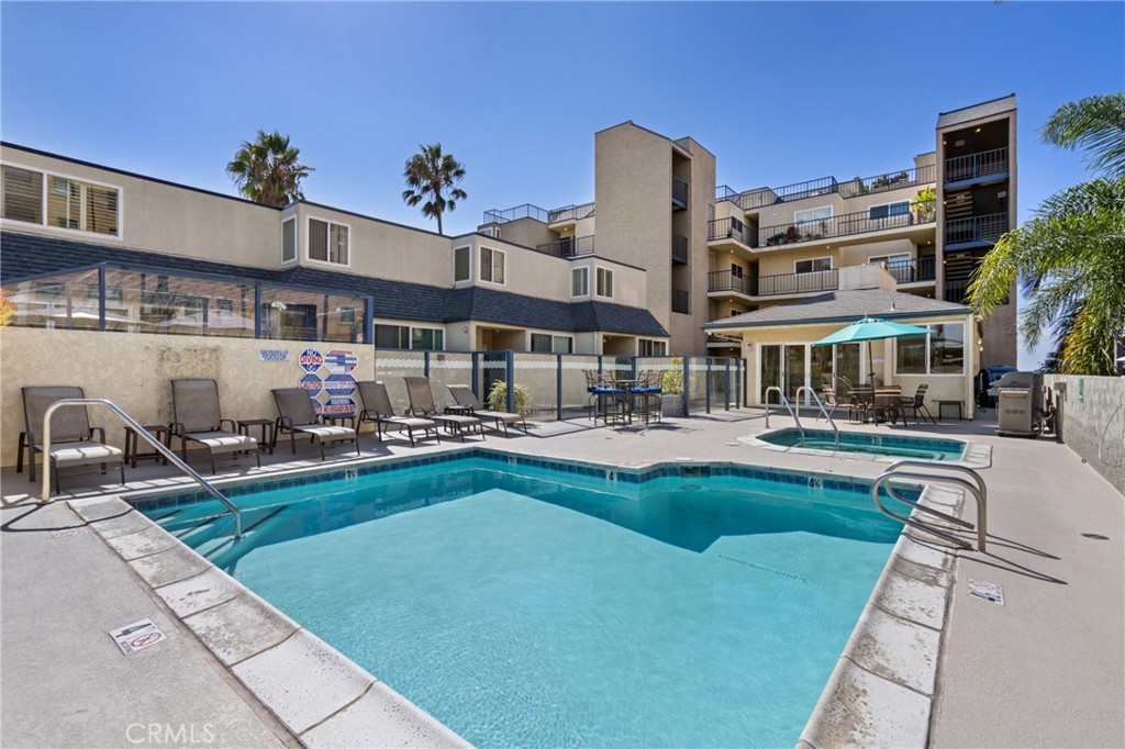 1 3rd Place, Unit 2 Long Beach, CA 90802 - Photo 21 of 55 a front view of building with outdoor seating