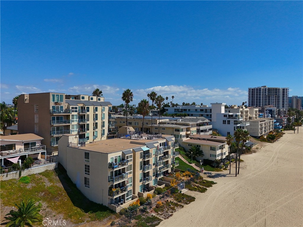 1 3rd Place, Unit 2 Long Beach, CA 90802 - Photo 34 of 55 a view of a chairs and table in a terrace