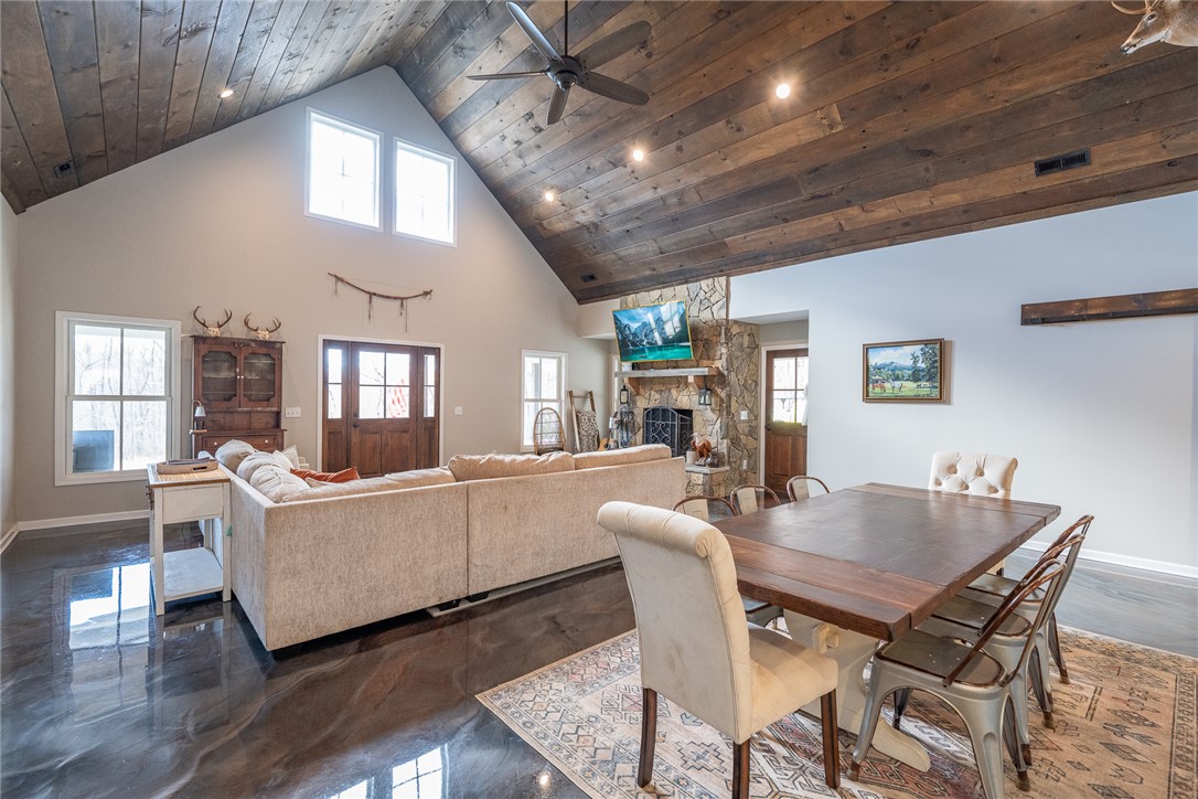 816 Table Rock Road Marietta, SC 29661 - Photo 4 of 32