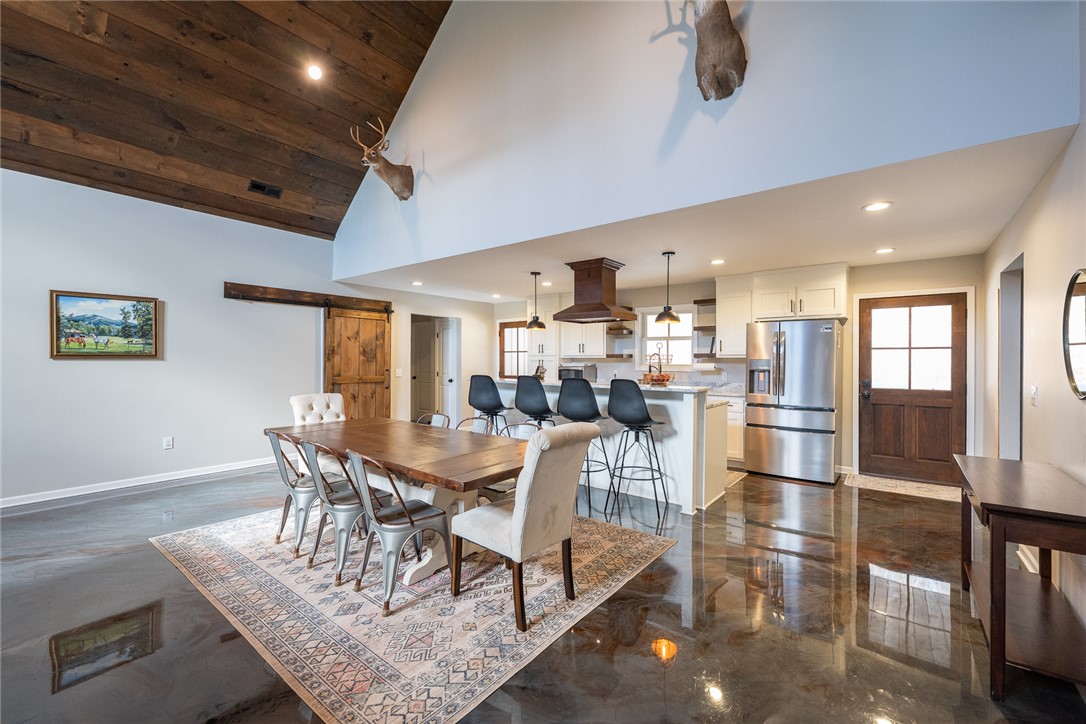 816 Table Rock Road Marietta, SC 29661 - Photo 8 of 32