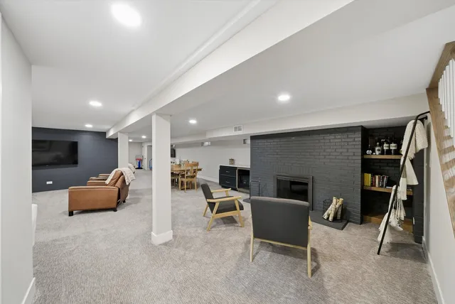 $950,000 | 101 West Jackson Street, Elmhurst, IL 60126