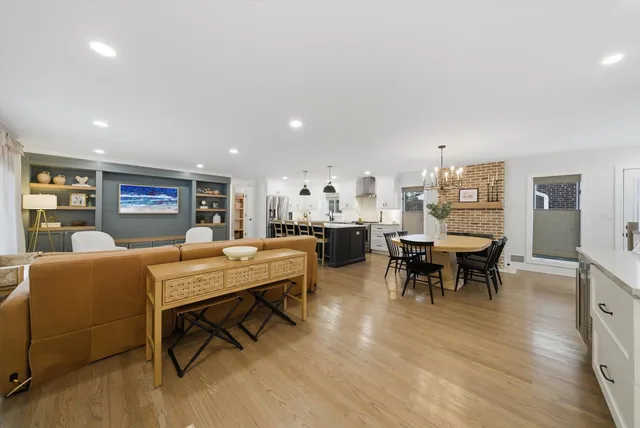 $950,000 | 101 West Jackson Street, Elmhurst, IL 60126