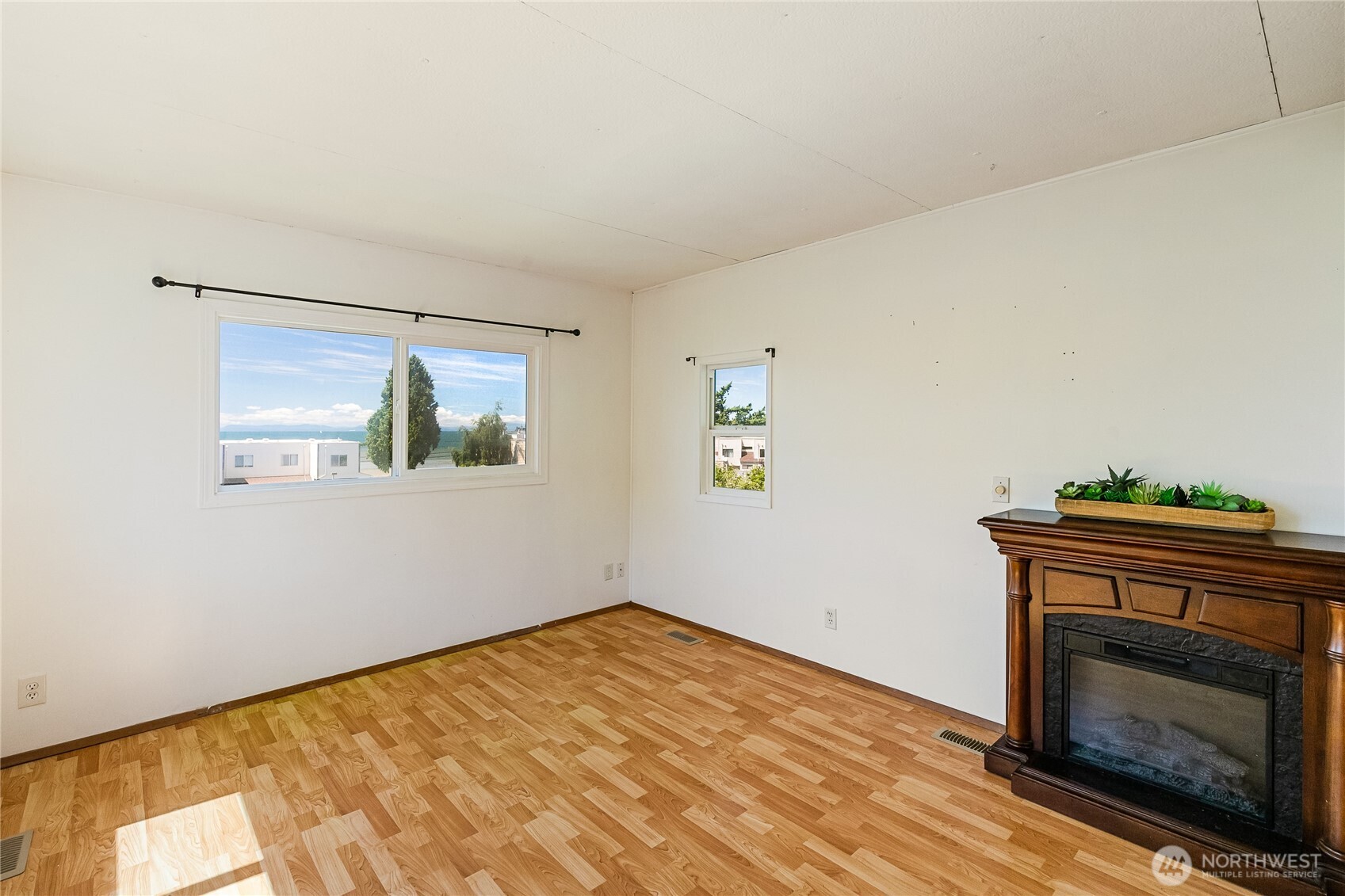 8080 Harborview Road, Unit 167 Blaine, WA 98230 - Photo 10 of 27 a view of empty room with wooden floor and fan