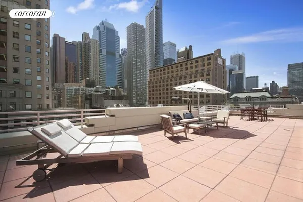 $1,195,000 | 350 West 50th Street, Unit 7C | Hell's Kitchen