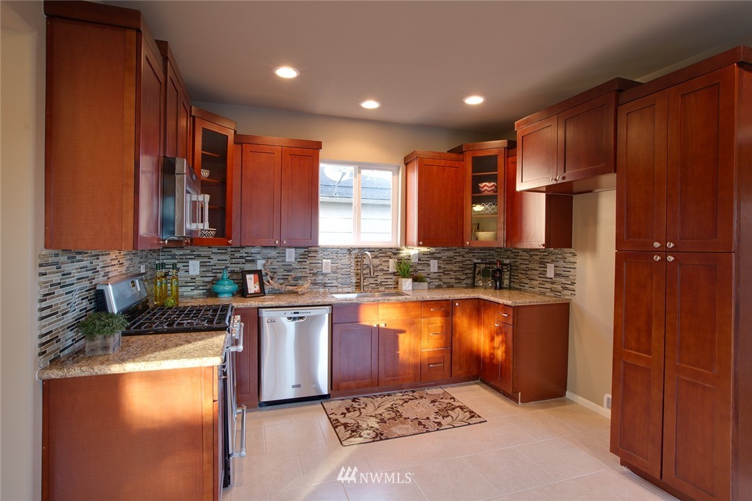 2309 Rockefeller Avenue Everett, WA 98201 - Photo 5 of 8