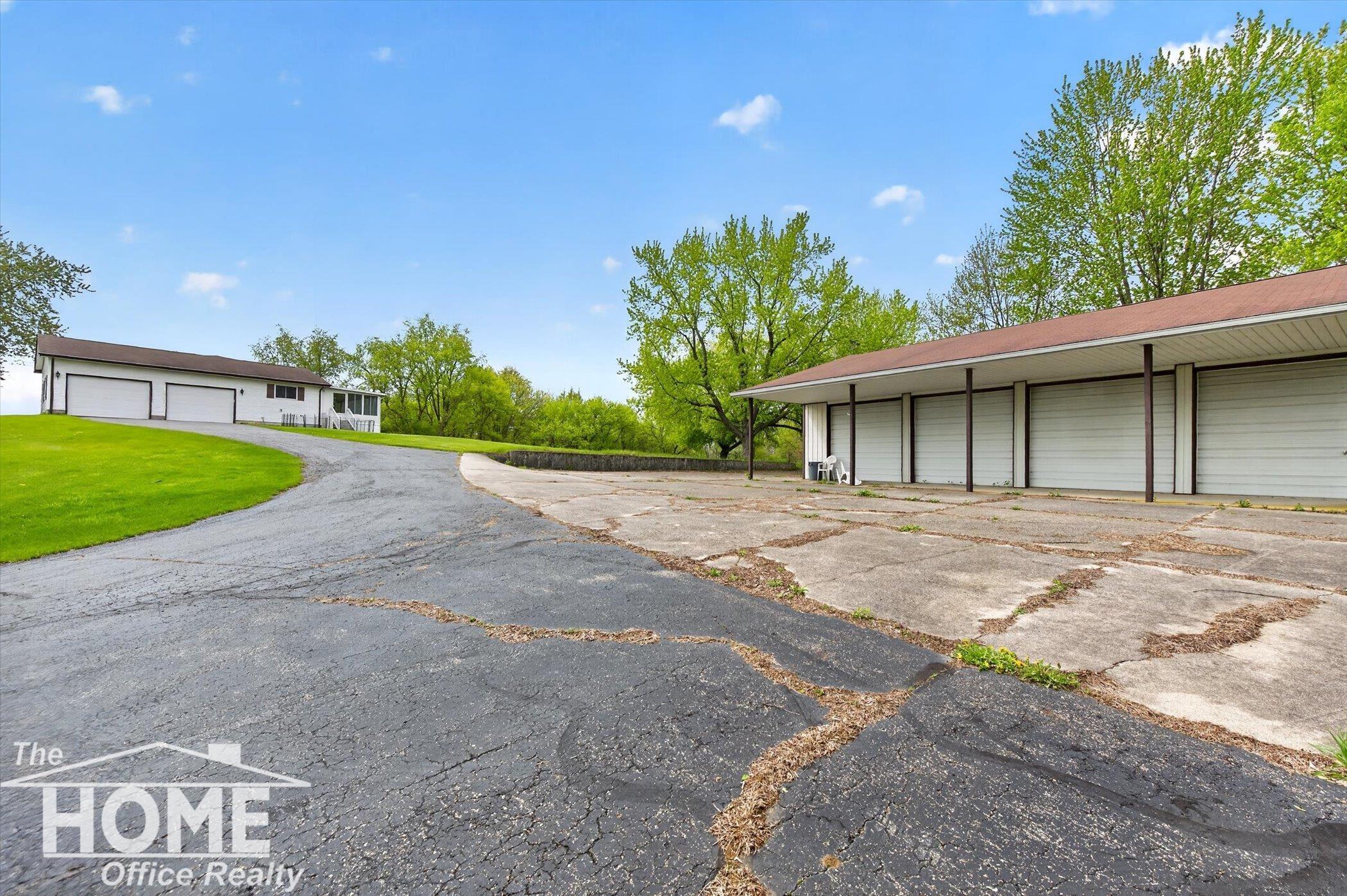 6444 Grand River Road Bancroft, MI 48414 - Photo 6 of 41