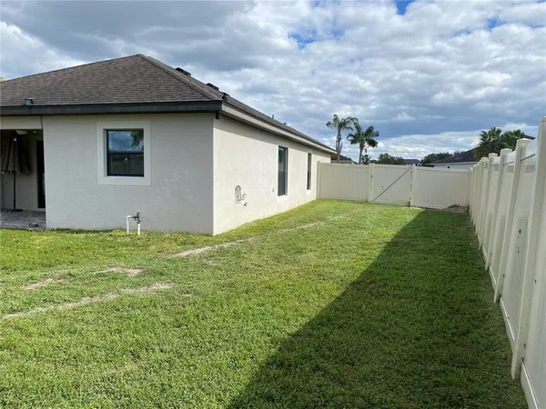 $2,400 | 5562 Superior Drive, Lakeland, FL 33805