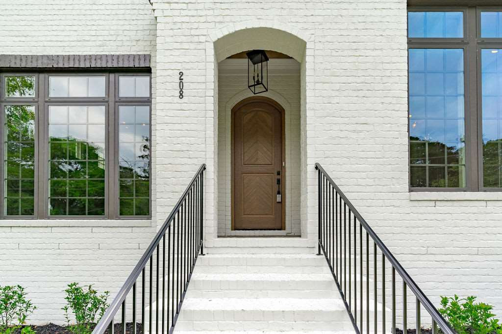 208 Reynolds Road Raleigh, NC 27609 - Photo 3 of 30 Photo 3