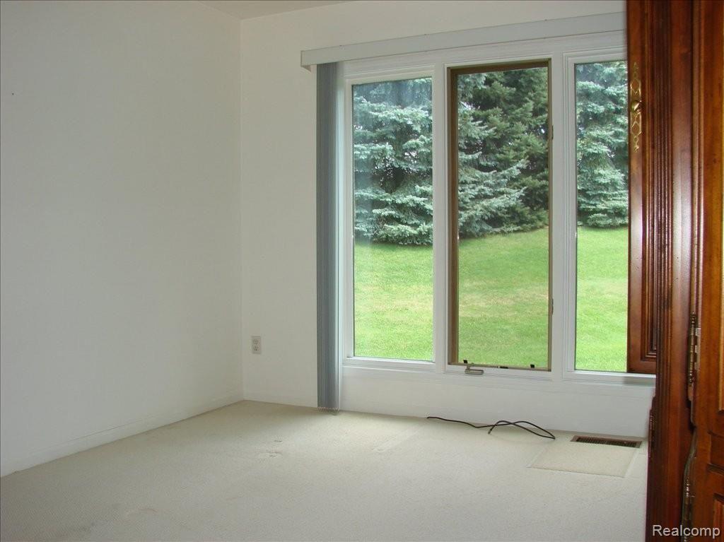 5898 Dawn Ridge Drive, Unit 101 Troy, MI 48098 - Photo 12 of 18 Second Bedroom
