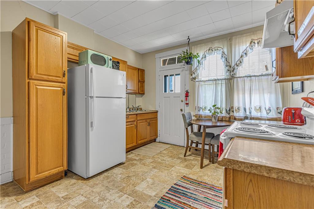 827 Frank Street McKees Rocks, PA 15136 - Photo 3 of 10
