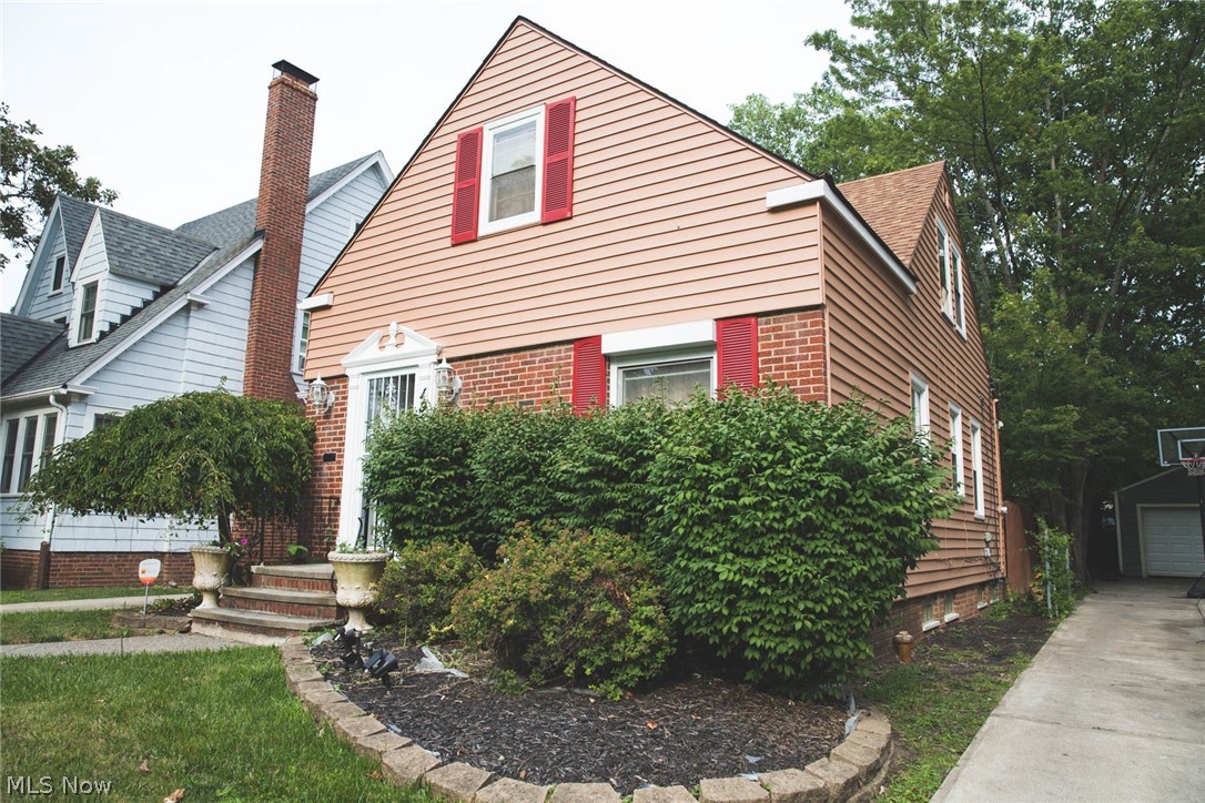 1953 Revere Road Cleveland, OH 44118 - Photo 2 of 34 Gallery Image 2
