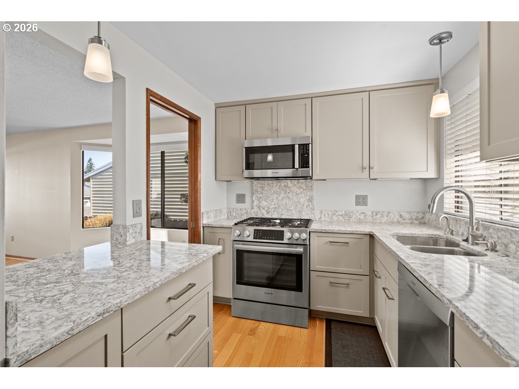 14859 Northeast Thompson Street Portland, OR 97230 - Photo 11 of 31