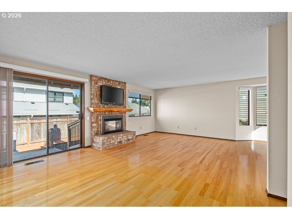14859 Northeast Thompson Street Portland, OR 97230 - Photo 4 of 31