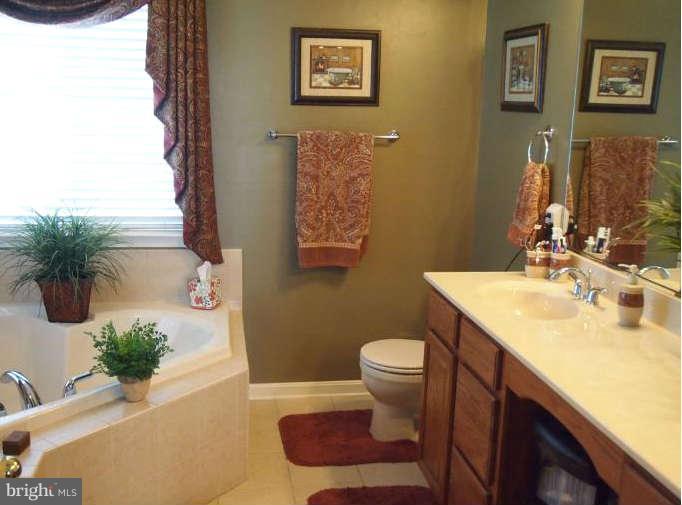 3806 Devonshire Road Hampstead, MD 21074 - Photo 12 of 27 Bath (Master)