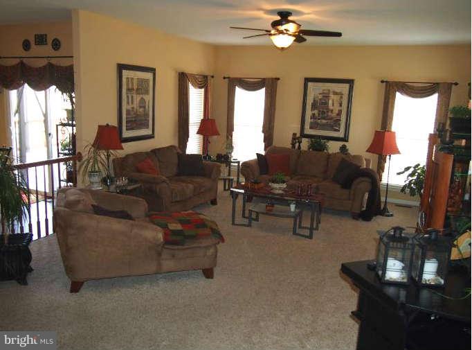 3806 Devonshire Road Hampstead, MD 21074 - Photo 8 of 27 Family Room