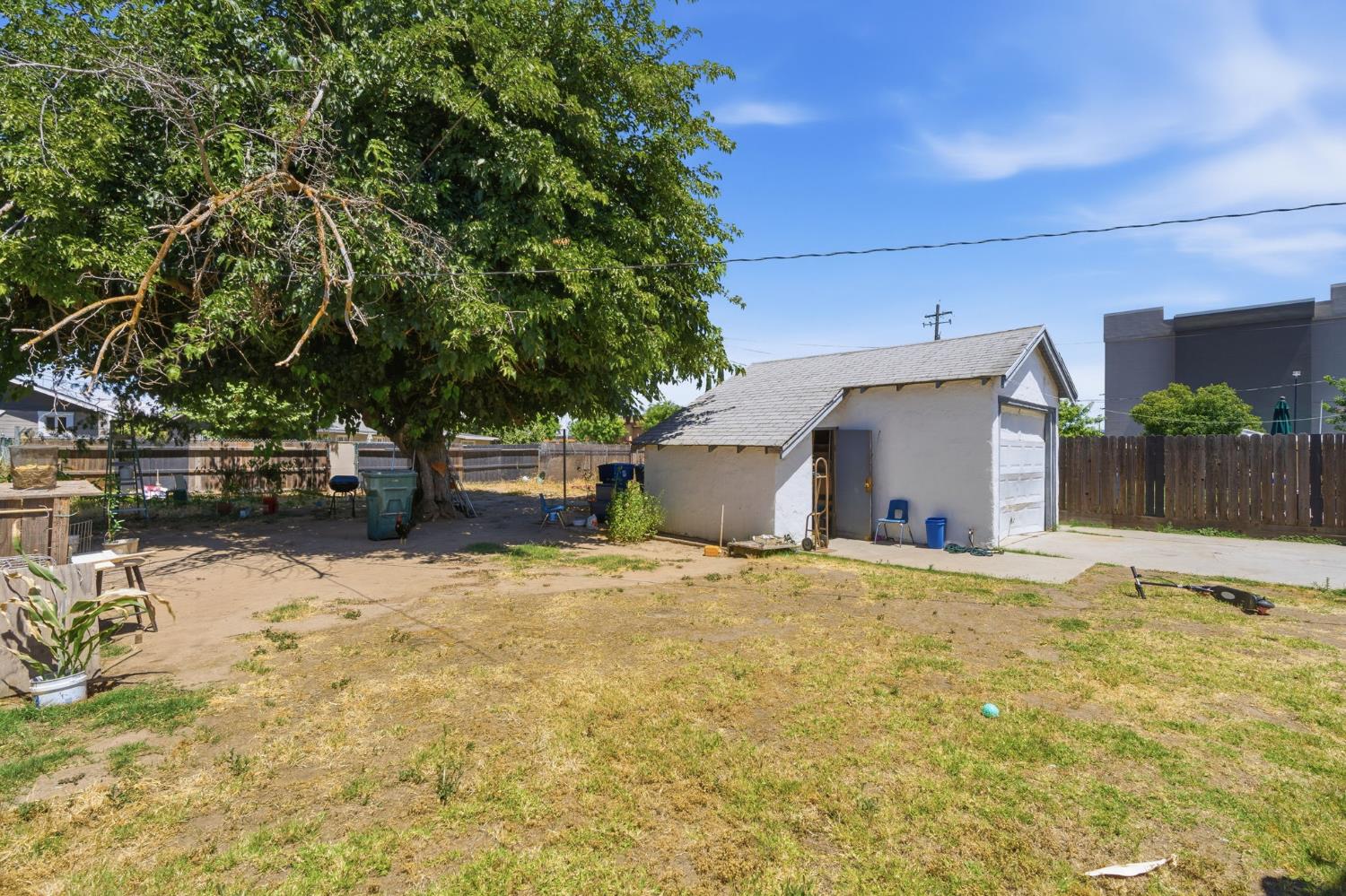 405 North G Street Madera, CA 93637 - Photo 3 of 6