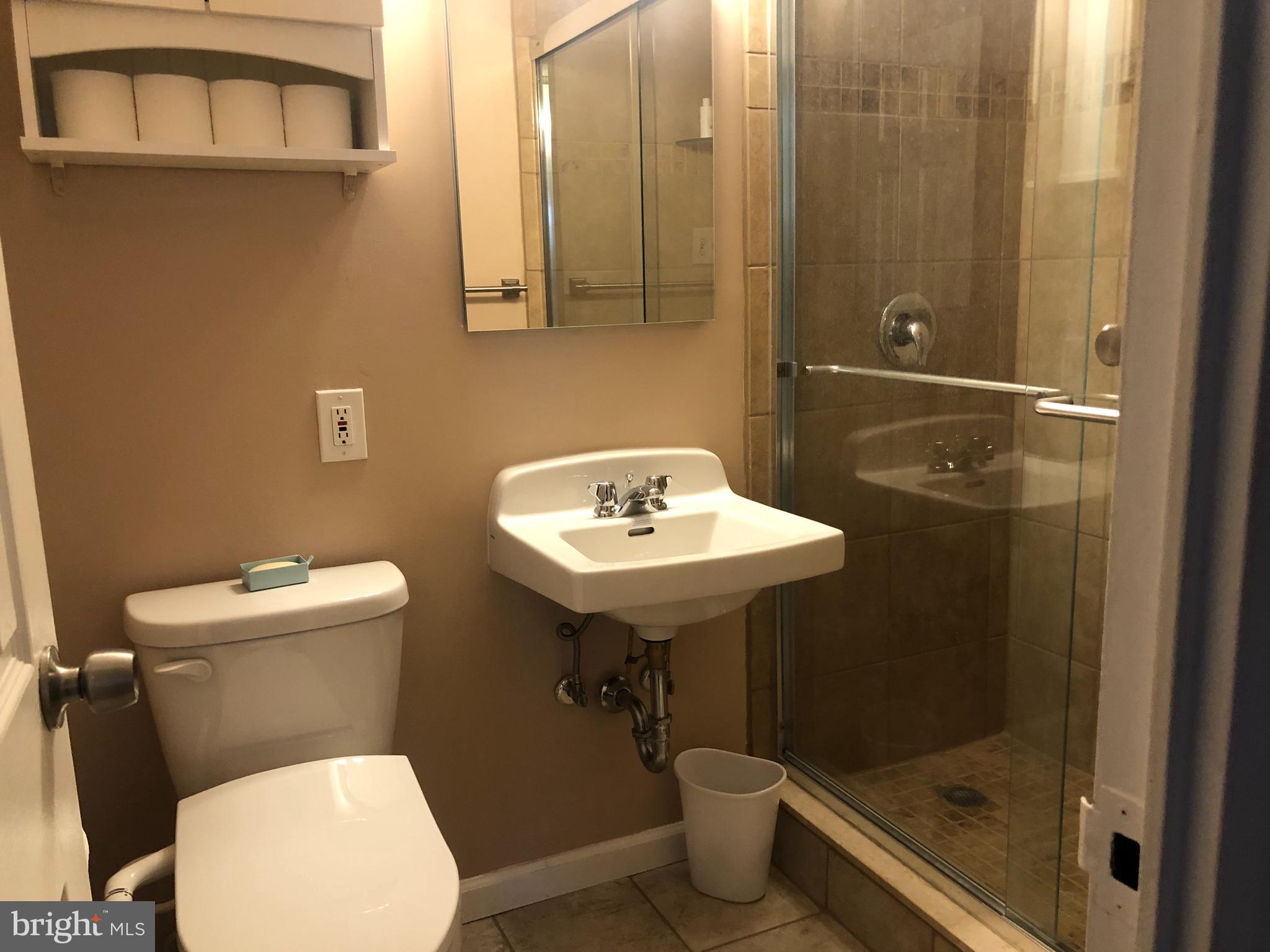 1600 Hagys Ford Road, Unit 7R Narberth, PA 19072 - Photo 11 of 20 a bathroom with a sink toilet and shower