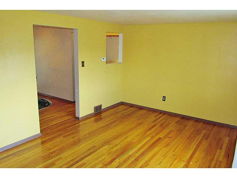309 Spring Street Oakdale, PA 15071 - Photo 9 of 21 Living Room.