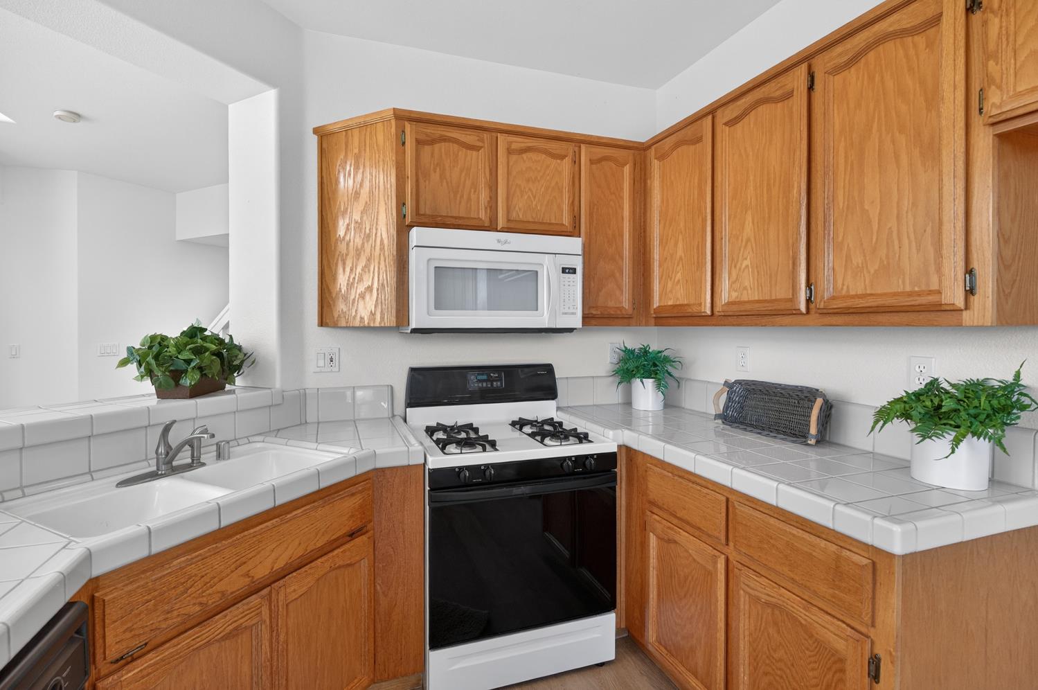 9087 Trumbauer Way Elk Grove, CA 95758 - Photo 18 of 66