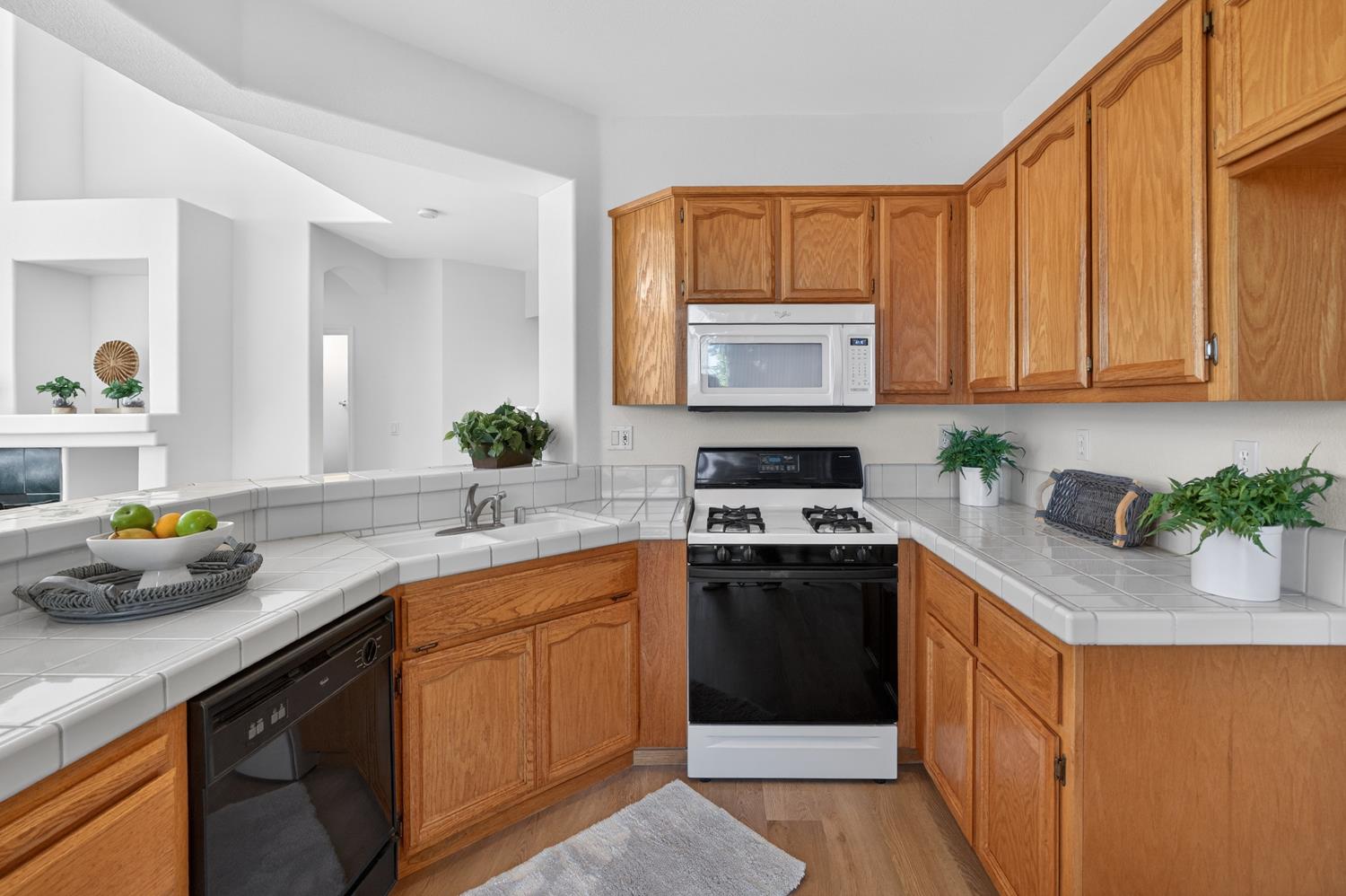 9087 Trumbauer Way Elk Grove, CA 95758 - Photo 5 of 66