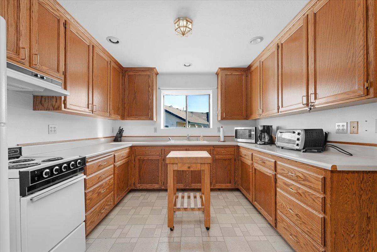 10925 Rusty Spur Lane Clovis, CA 93619 - Photo 44 of 94 a kitchen with stainless steel appliances granite countertop a stove sink and cabinets