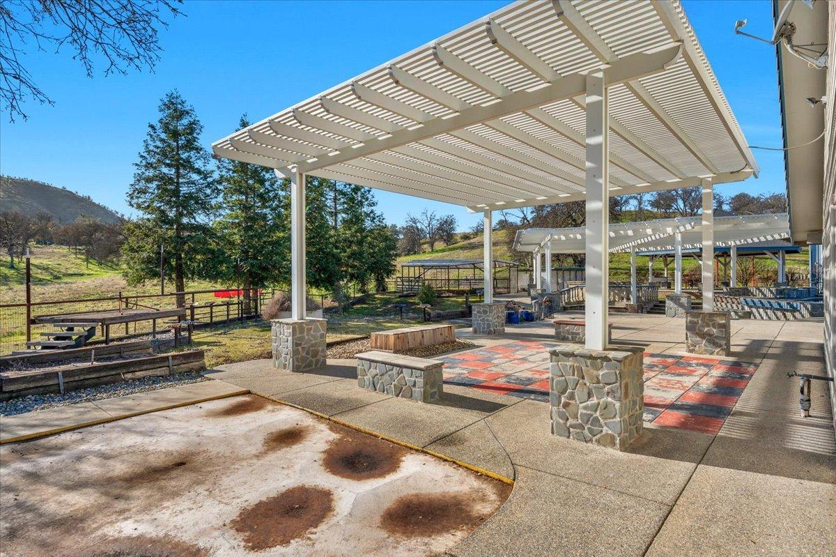 10925 Rusty Spur Lane Clovis, CA 93619 - Photo 54 of 94 a view of a patio with table and chairs under an umbrella