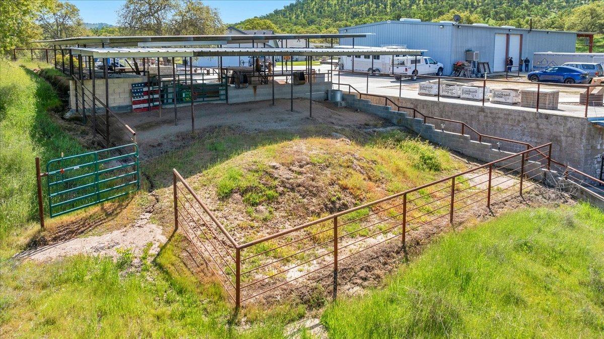 10925 Rusty Spur Lane Clovis, CA 93619 - Photo 77 of 94 Corral with shelter.