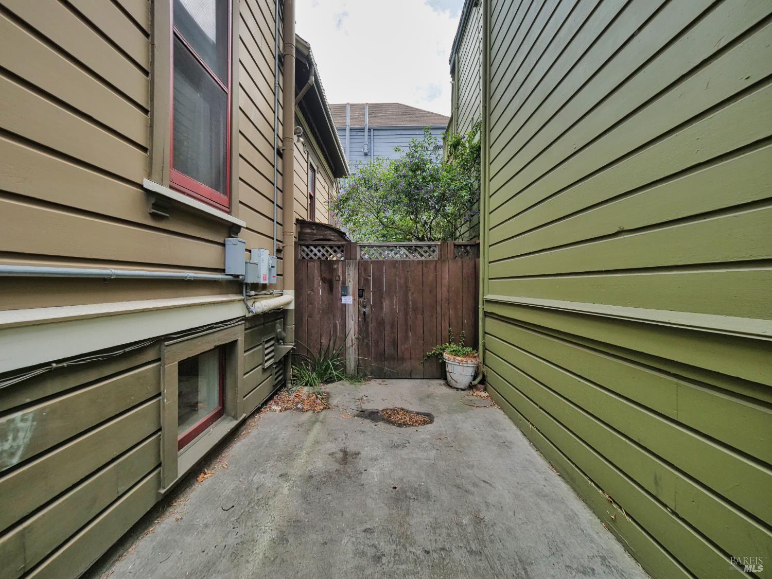 1014 Castro Street Oakland, CA 94607 - Photo 30 of 33