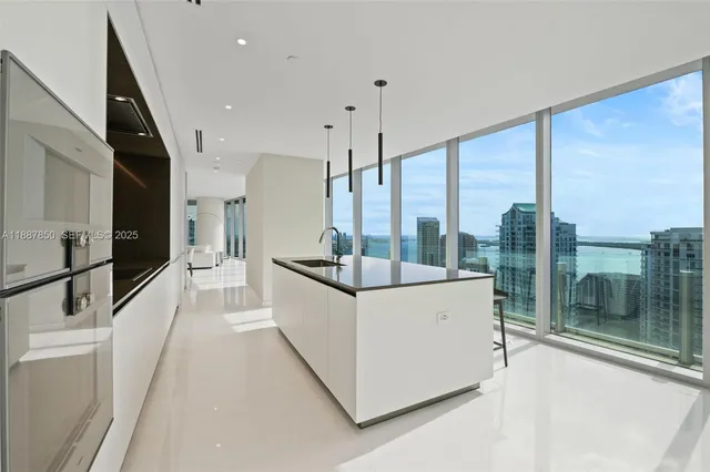 $42,500 | 300 Biscayne Blvd Way, Unit 3701, Miami, FL 33131