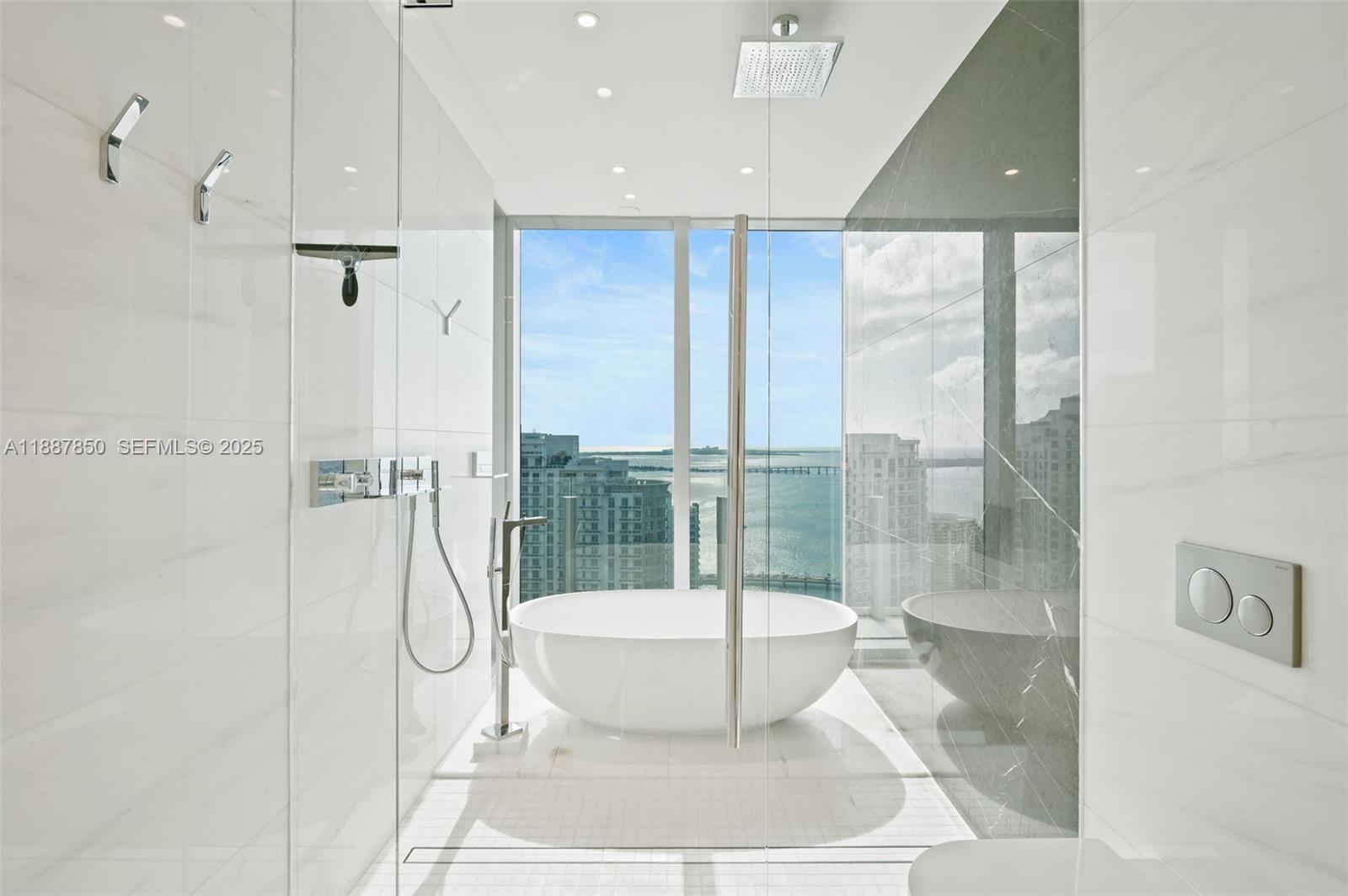 300 Biscayne Blvd Way, Unit 3701 Miami, FL 33131 - Photo 18 of 73 Hers.