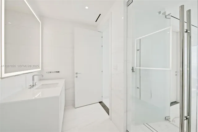 $42,500 | 300 Biscayne Blvd Way, Unit 3701, Miami, FL 33131