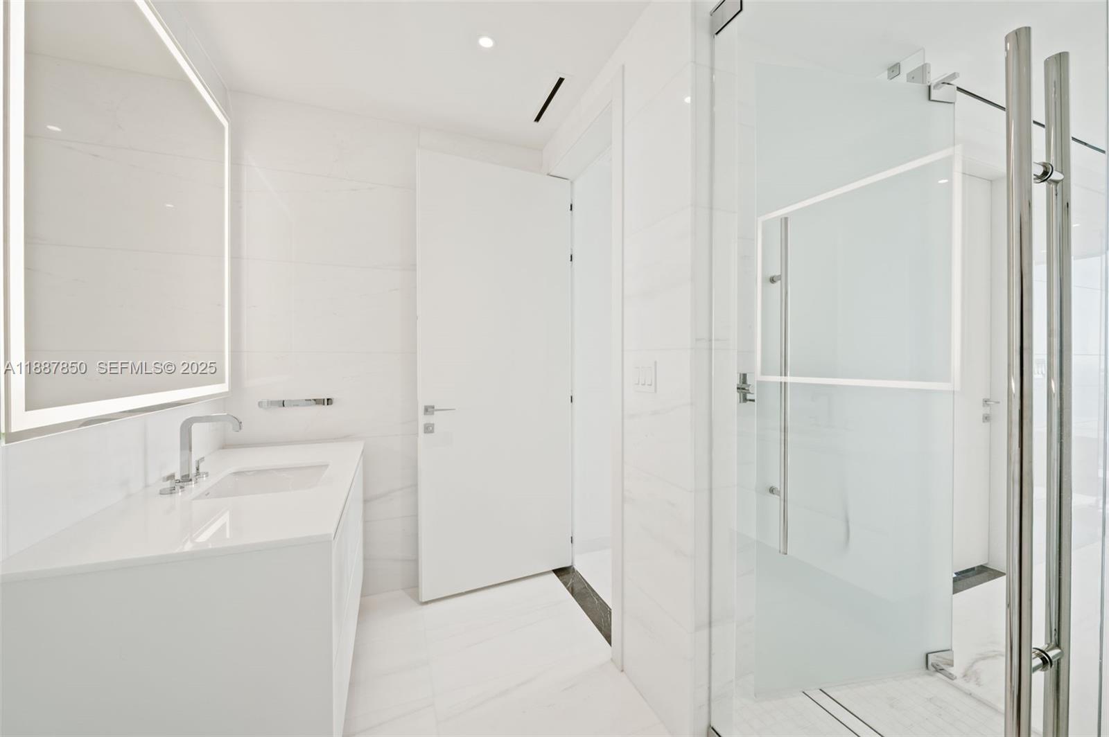 300 Biscayne Blvd Way, Unit 3701 Miami, FL 33131 - Photo 19 of 73 His.